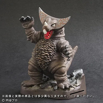 Ultraman - Gomora - DefoReal Series - Coin Bank (X-Plus)ㅤ – X-Plus – ActionFigureBrasil — close