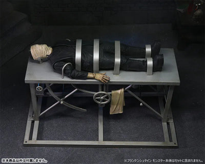 Universal Monsters / Frankenstein: 7 Inch Action Figure Accessory Packㅤ – NECA – ActionFigureBrasil — ângulo diferente