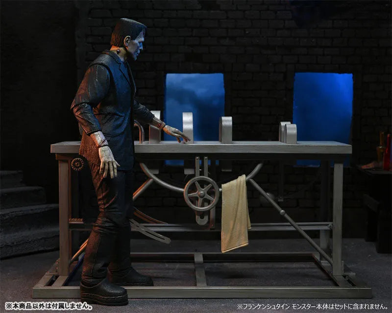 Universal Monsters / Frankenstein: 7 Inch Action Figure Accessory Packㅤ – NECA – ActionFigureBrasil