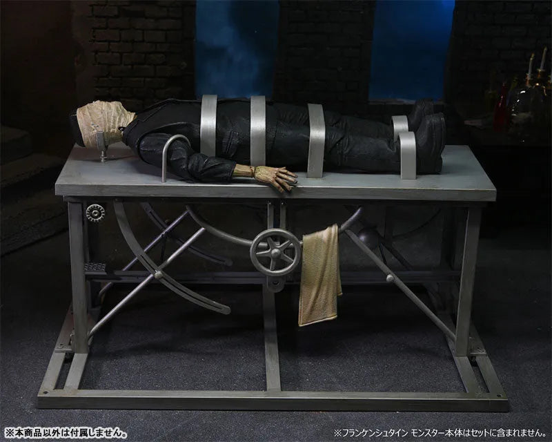 Universal Monsters / Frankenstein: 7 Inch Action Figure Accessory Packㅤ – NECA – ActionFigureBrasil