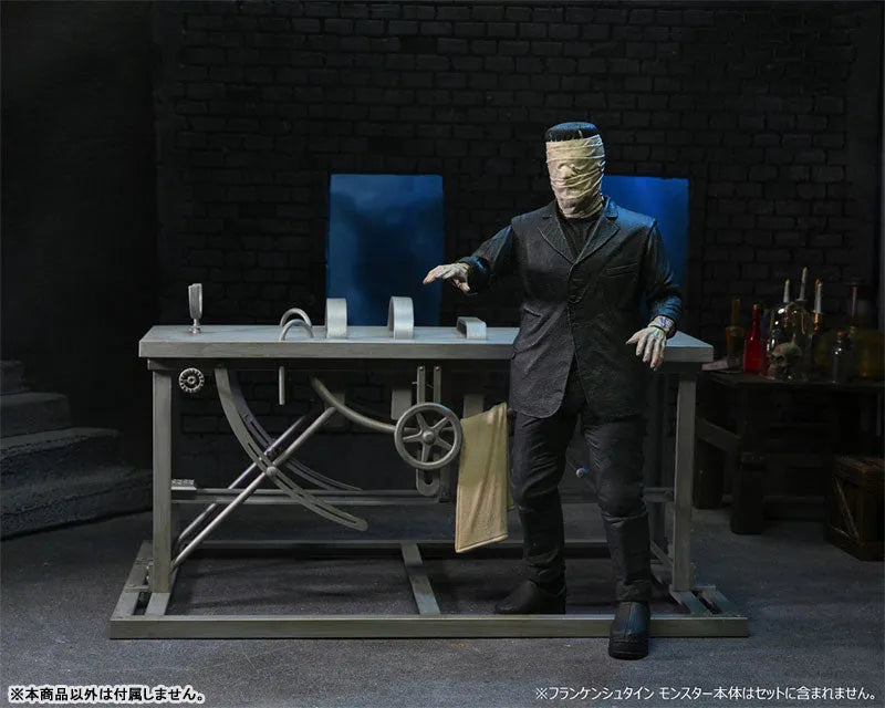 Universal Monsters / Frankenstein: 7 Inch Action Figure Accessory Packㅤ – NECA – ActionFigureBrasil