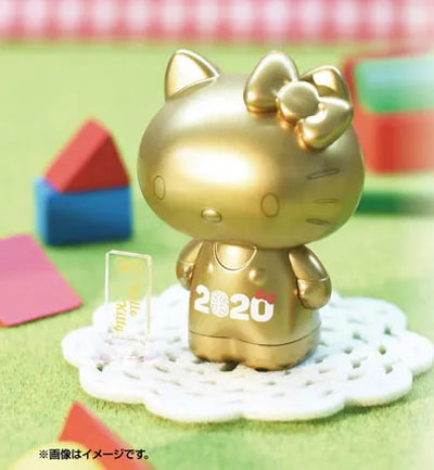 Variarts Hello Kitty vol.001 (Gold)ㅤ – Eye Up – ActionFigureBrasil — ângulo diferente