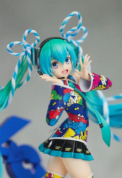 Vocaloid - Hatsune Miku - 1/8 - Miku Expo 5th Anniversary Ver., Lucky☆Orb: Uta X Kasoku Ver. (Good Smile Company)ㅤ – Good Smile Company – ActionFigureBrasil — ângulo diferente