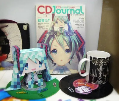 Vocaloid - Hatsune Miku - GraPhig #126 - Checkered ver. (Cospa)ㅤ – COSPA – ActionFigureBrasil — detalhe do produto