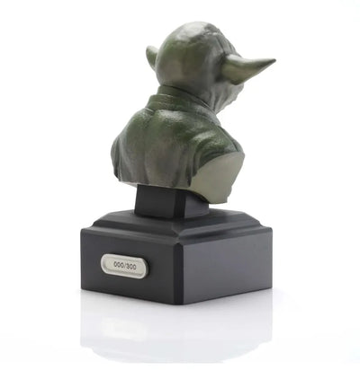 Yoda (Green Edition) - LIMITED EDITION: 500 (Green) – Royal Selangor – ActionFigure Brasil — ambientada