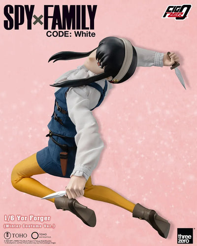 Yor Forger (Winter Costume Ver.) – Threezero – ActionFigure Brasil — ângulo diferente